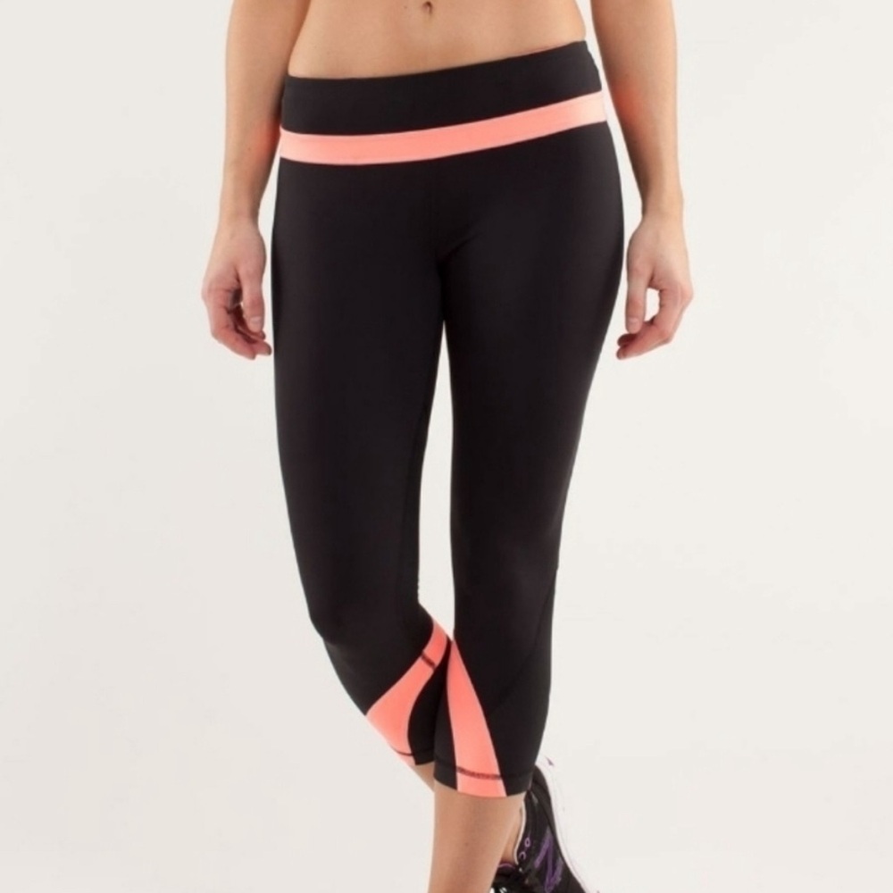 Lululemon Run: Inspire Crop II, Size 6 black and‎ peach - Picture 2 of 8